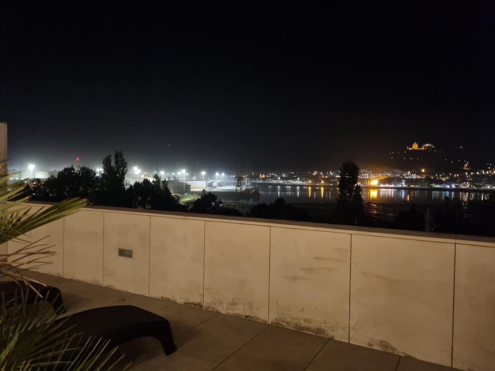 River Town View - Luxury Apartment With Jacuzzi On Terrace Виана-ду-Каштелу Экстерьер фото