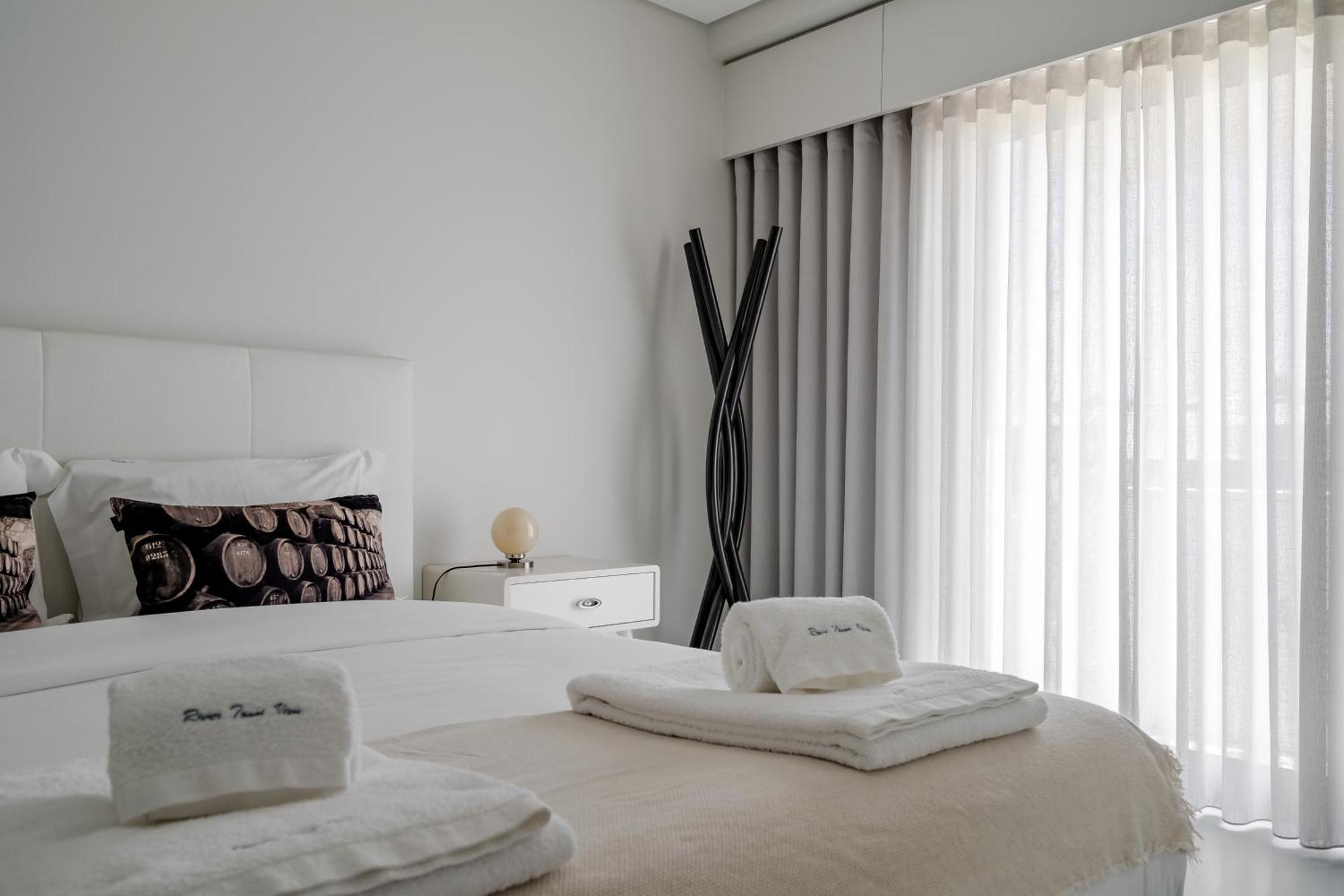 River Town View - Luxury Apartment With Jacuzzi On Terrace Виана-ду-Каштелу Экстерьер фото