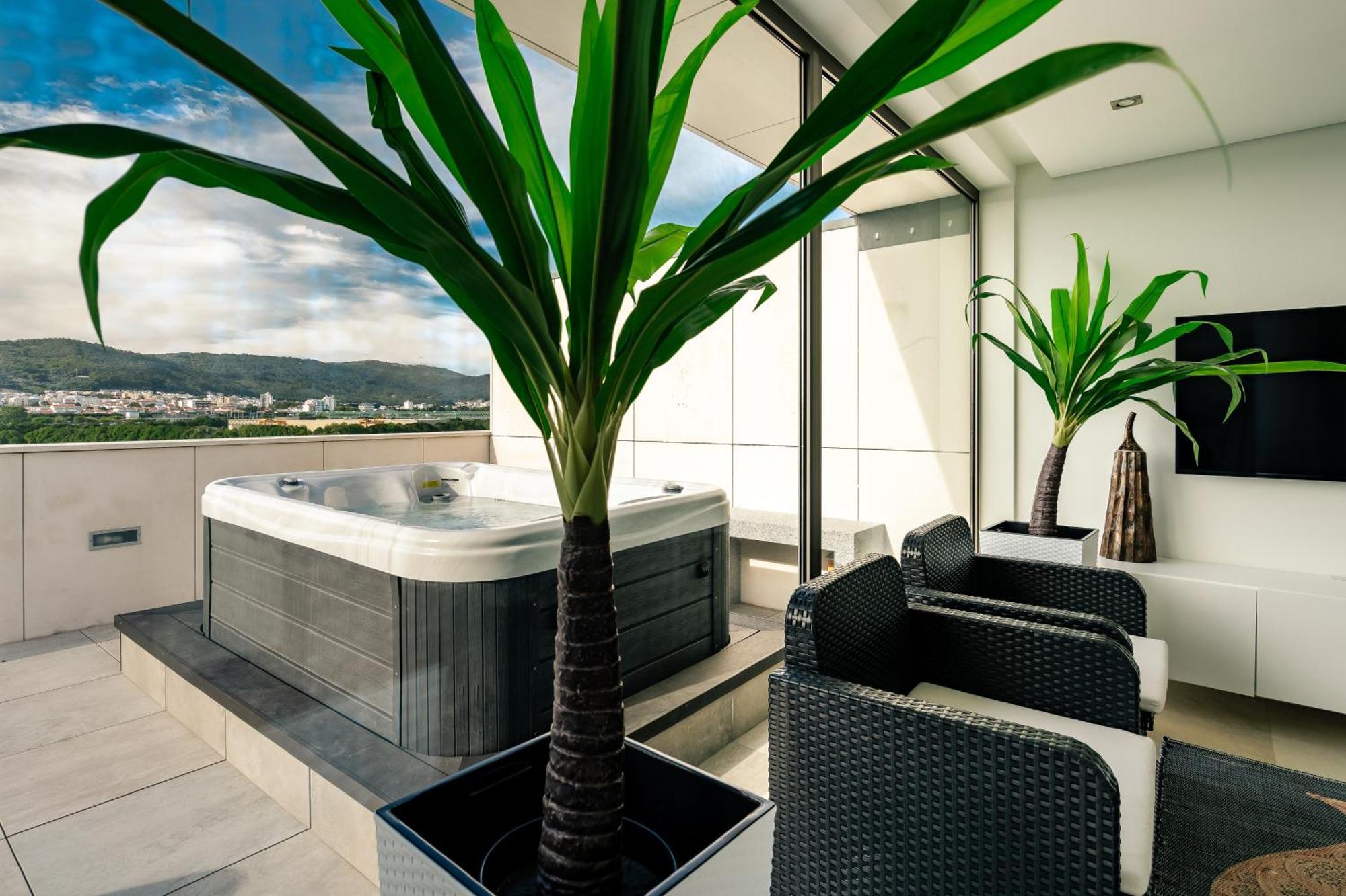 River Town View - Luxury Apartment With Jacuzzi On Terrace Виана-ду-Каштелу Экстерьер фото